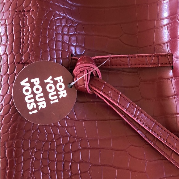 Faux croc tote - Picture 3 of 6